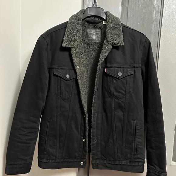Levi's Men's Black Sherpa-Lined Jacket - Picture 3 of 10